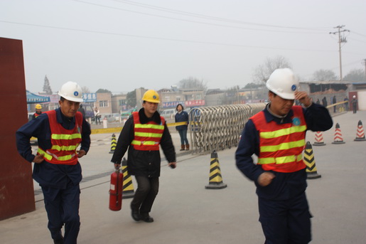 安慶港華燃氣模擬CNG加氣站燃氣泄漏，開展應(yīng)急演練